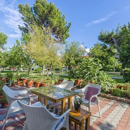 & Park Apartment *