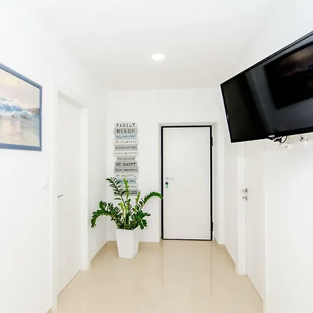 & Park Apartment Kastela