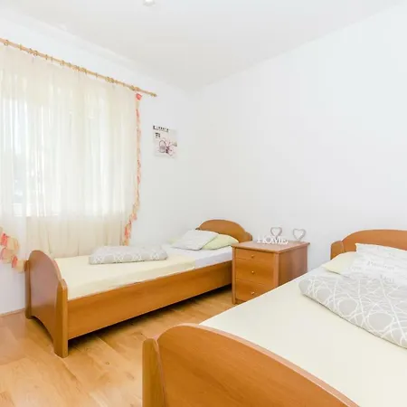 & Park Apartment